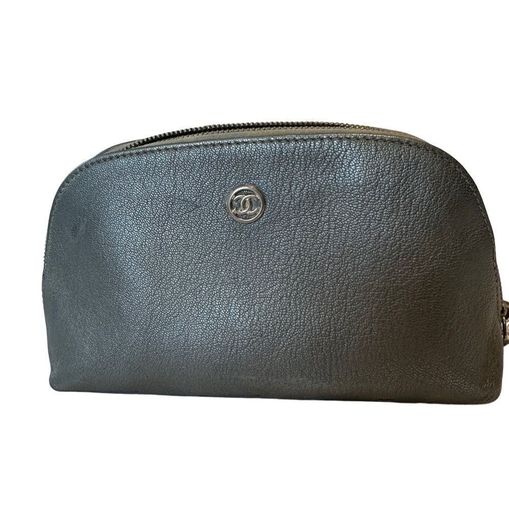 Gucci leather silver pouch - Picture 4 of 16
